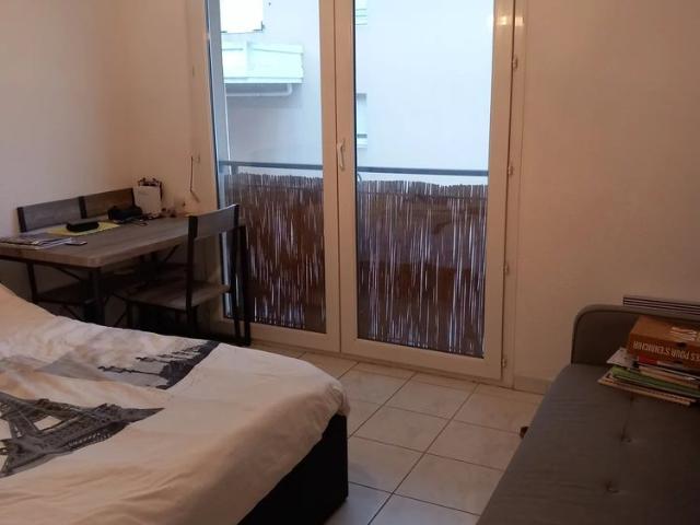 VENELLES STUDIO VIDE