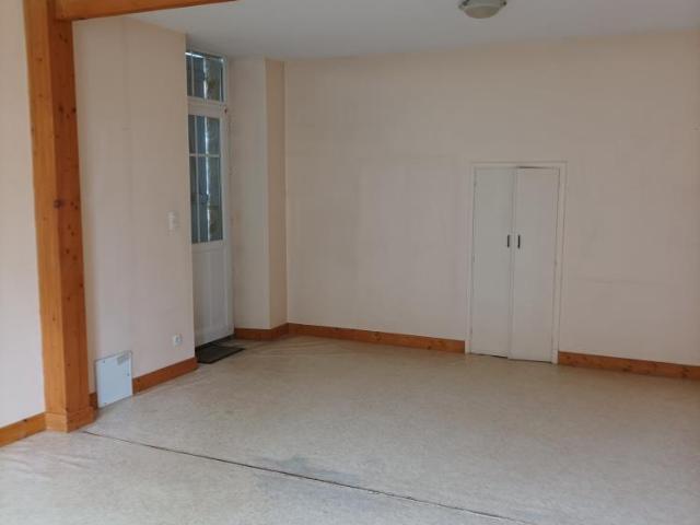 Venez découvrir cette agréable maison de village avec son ja. 130m² Monsempron Libos