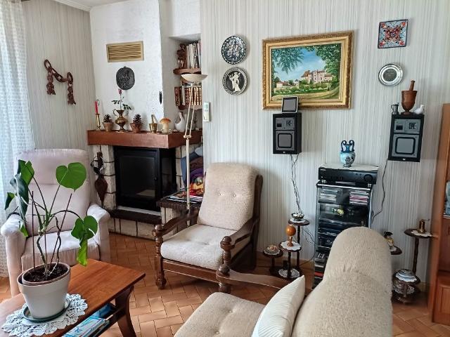 Venez découvrir cette agréable maison semi enterré sur un jo. 108m² Monsempron Libos