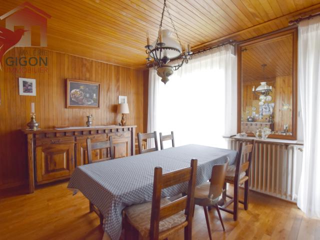 Venez découvrir cette BELLE MAISON TRADITIONNELLE de plain pied lumineuse et spacieuse donnant sur terrasse et