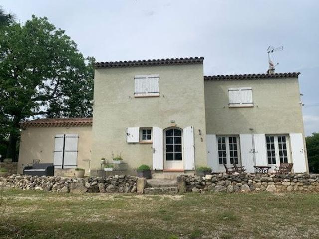Venez découvrir cette magnifique villa T4 de 115 m² habitabl. 115m² Rognes