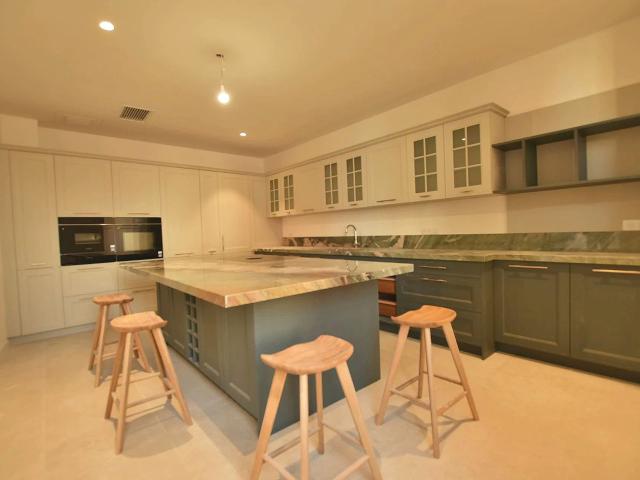 Venez découvrir cette magnifique demeure de caractère au coe. 209m² Biot