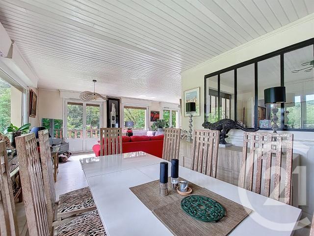 Venez découvrir cette très belle maison de 170m², entièremen. 172m² Les Bordes sur Arize