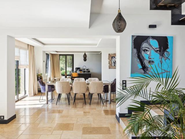 Venez découvrir cette villa d’exception, idéalement située e. 260m² Le Tignet