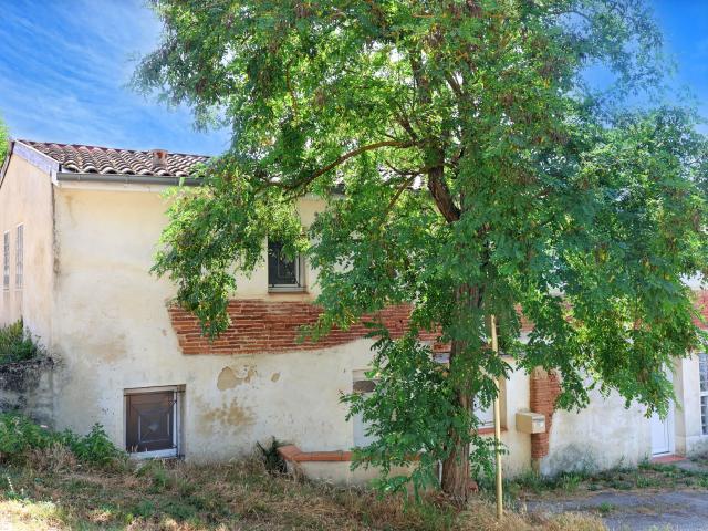 Venez découvrir le charme authentique au cœur du Sud Toulousain avec cette maison de village 3 faces