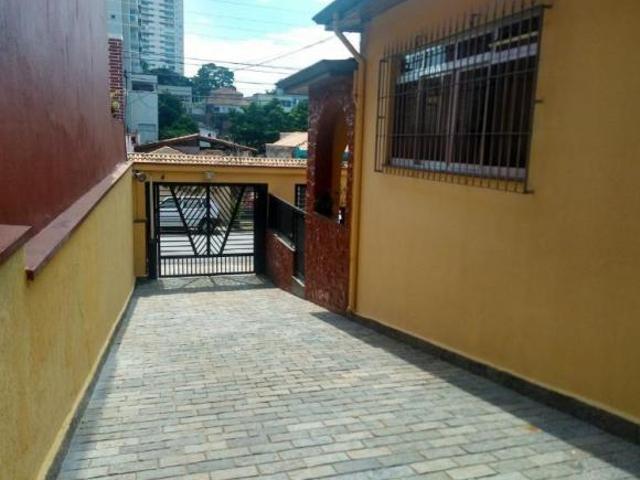 Venha conhecer essa incrível casa térrea que conta com uma edícula, perfeita para quem busca confort