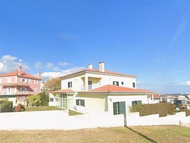 Venha conhecer esta Moradia T5+4 com grandes áreas, localiza. 0m² Pontinha e Famões