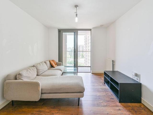 Venice Corte, Lewisham, London, SE13 1 bed flat to rent £1,750 pcm £404 pw