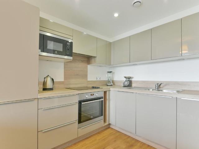 Venice Corte, Lewisham SE13, 2 bed flat to rent, £2,400 pcm | PrimeLocation