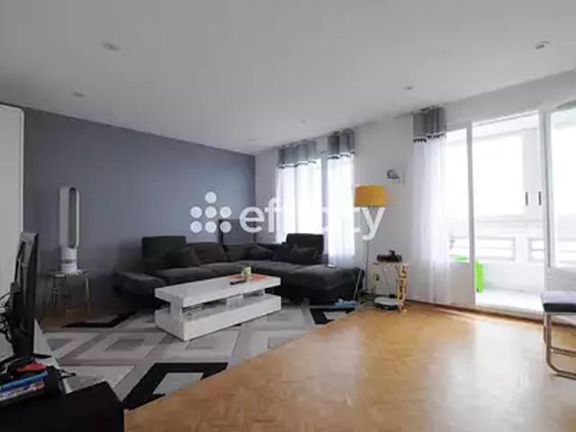 Vénissieux 69200 Achat / Vente appartement 3 pièces t3 au dernier étage cave