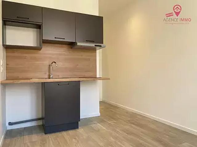 Vénissieux 69200 Location appartement 1 pièce t1 au dernier étage