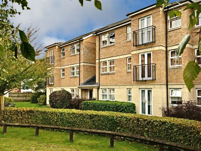Venneit Close, Oxford OX1, 3 bed flat to rent, £2,495 pcm | PrimeLocation
