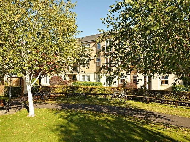 Venneit Close, Oxford OX1, 3 bed flat to rent, £2,495 pcm | PrimeLocation