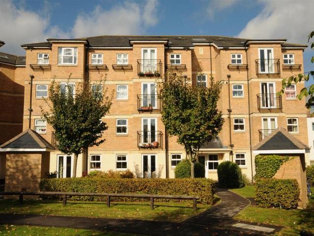 Venneit Close, Roger Dudman Way, Oxford 3 bed flat to rent £2,495 pcm £576 pw
