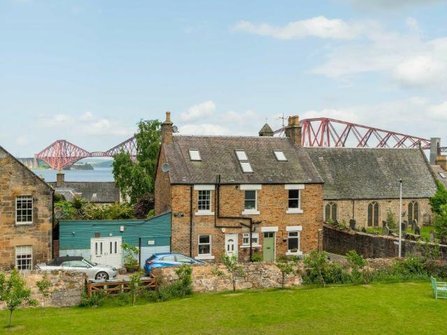 Vennel, South Queensferry EH30 1 bed flat to rent £1,045 pcm £241 pw