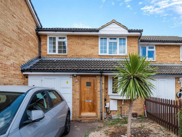Veals Mead, Mitcham CR4 3 bed house to rent £2,500 pcm £577 pw