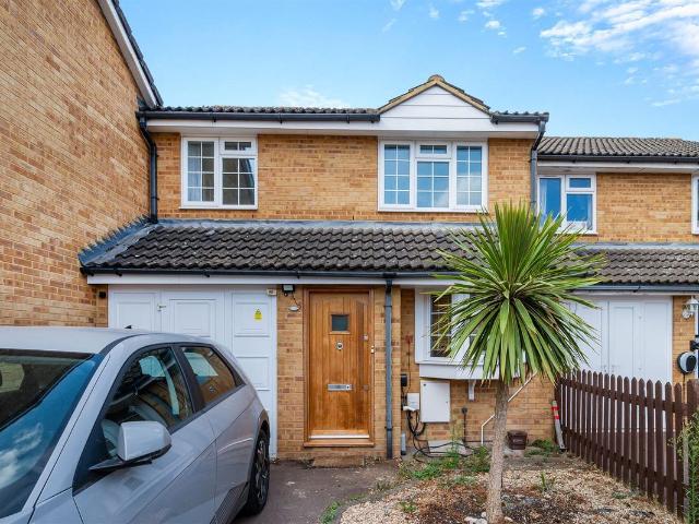 Veals Mead, Mitcham CR4, 3 bed property to rent, £2,500 pcm | PrimeLocation