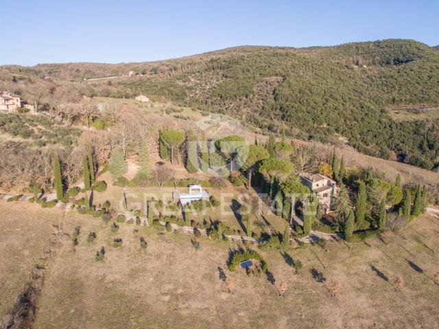 Vecchia Fattoria 420m² Baschi