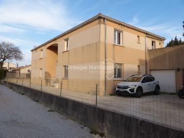 VEDENE Centre Beau T3 de 72 m² habitables avec terrasse 25 m² et garage fermé