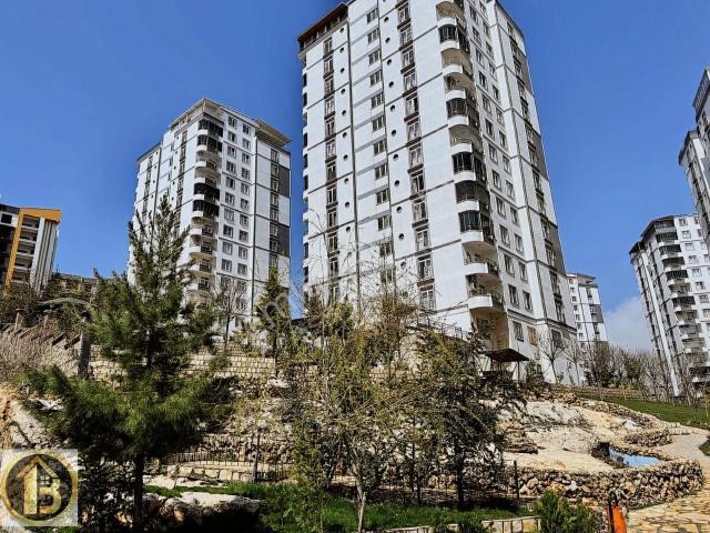 Vefa Evlerinde Yol Üstü Satılık 4+1 Lüks Daire