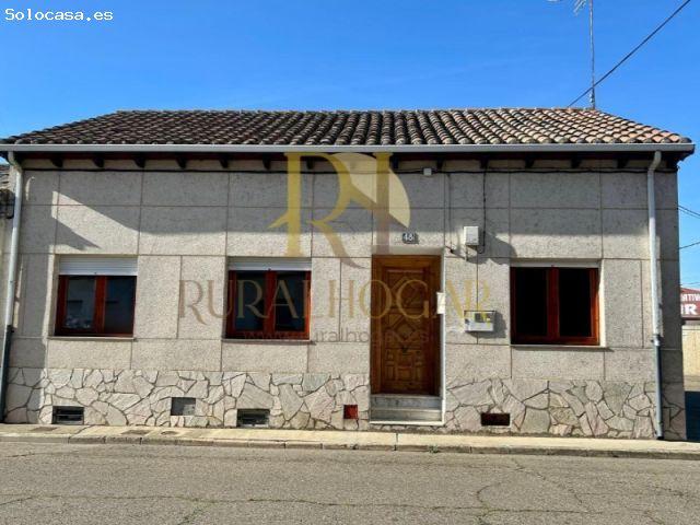 VEGUELLINA DE ÓRBIGO: Casa acogedora con patio!