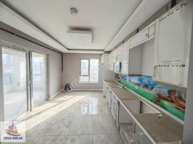 Vega Emlak'tan Site İçinde Yüksek Katta İçi Full Yapılı Daire