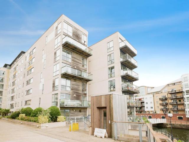 Vega House, Falcon Drive, Caerdydd, CF10 2 bed flat to rent £1,100 pcm £254 pw