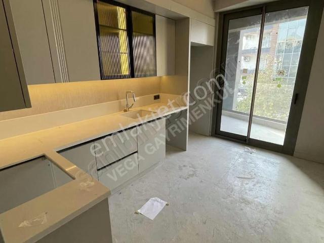 Vega'dan Noran Atrıum'da Cadde Cepheli Köşe 3+1 Satılık Daire