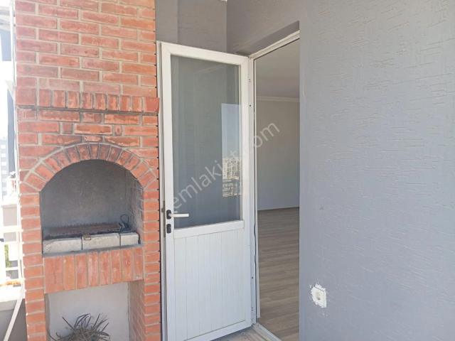 Vega'dan Soli Cıvarında Site İçinde Kiralık Yapılı 3+1 Daire