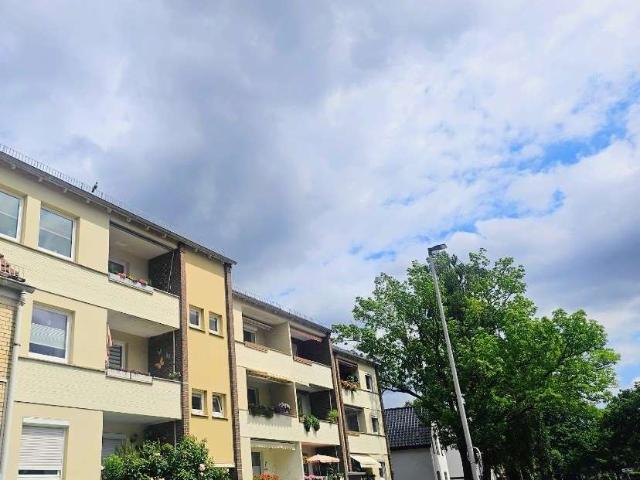 Vegesack. Helle und geräumige 3 Zimmer Wohnung mit Balkon und Garage