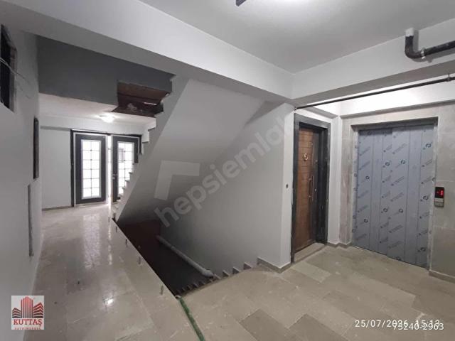VELİ BABADA SİTE İÇİNDE SÜPER KONUMDA 2+1 KATTA ÖN 80 m2