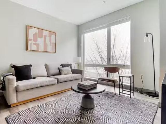 Velo, 3688 Washington St, Forest Hills / Woodbourne 1 Bedroo.