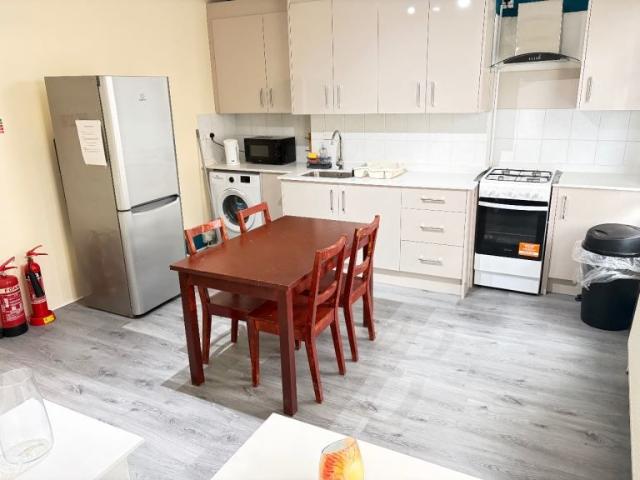 Very Near Morrisons Supermarket Area, Acton W3, 3 bed flat to rent, £2,700 pcm | PrimeLocation