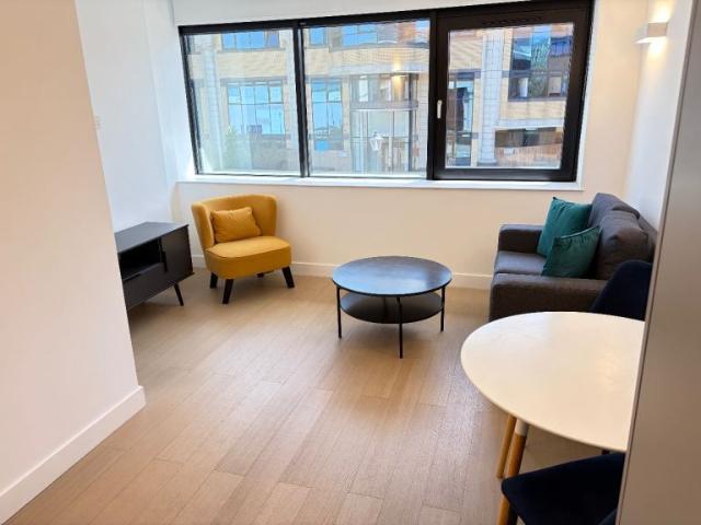 Very Near New Horizons Court Area, Brentford TW8, 1 bed flat to rent, £1,680 pcm | PrimeLocation