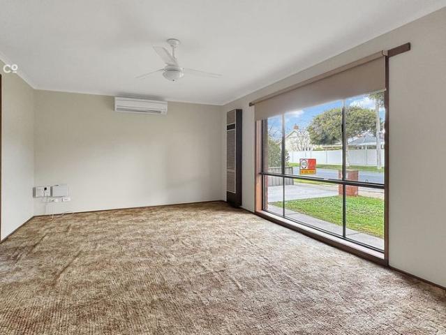 Very neat and tidy Central two bedroom unit