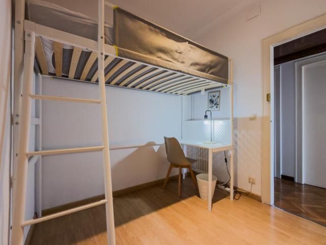 Very neat single bedroom in Sants