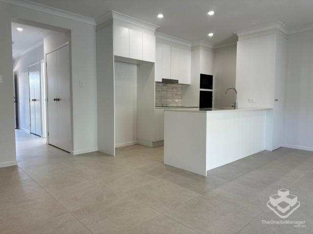 VERY NEW ULTA MODERNLUXURY 3 BEDROOM TOWNHOUSEWITH DUCTED AIR CON Break Lease
