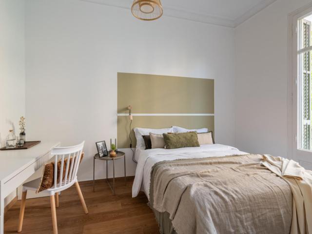Very nice double bedroom near the Rocafort metro