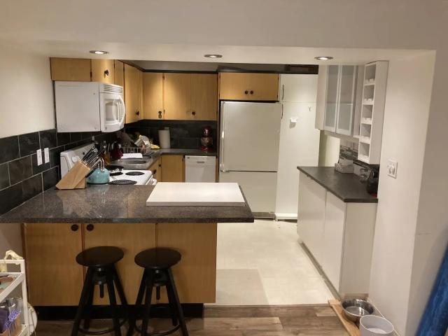 Very nice single bedroom plus office with huge backyard