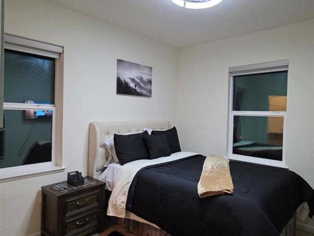 Very nice room close to freeway