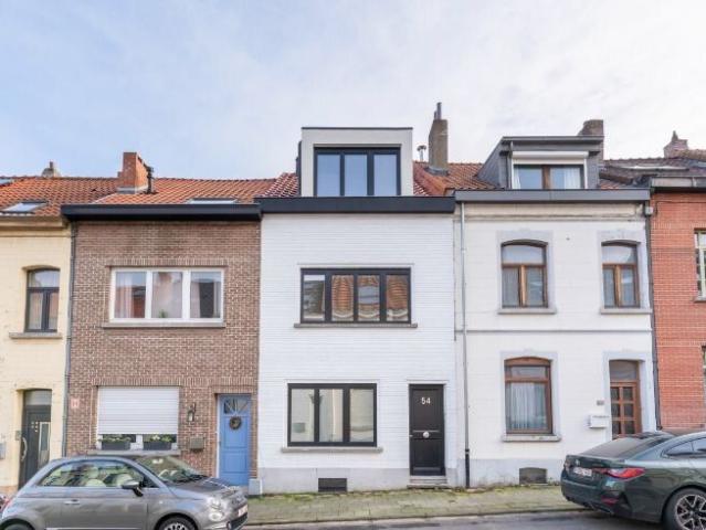 Very nicely renovated 3 bedroom house partly furnished