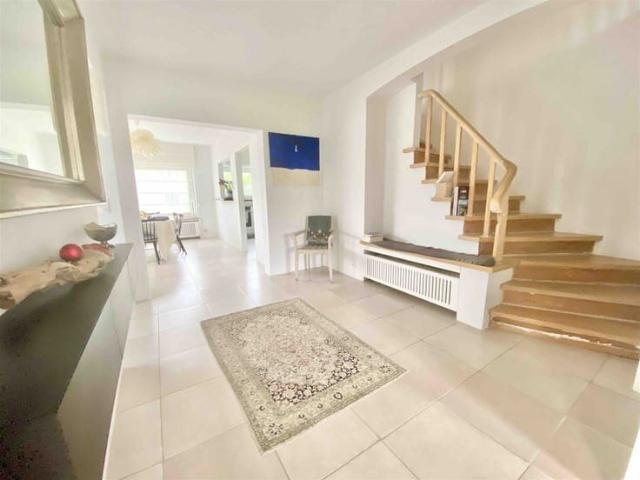 Very beautiful bright semi detached villa with garden