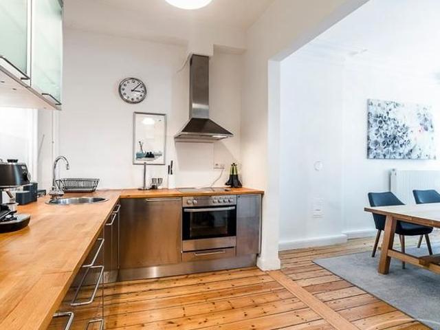 Very bright apartment on the mezzanine floor in a quiet street