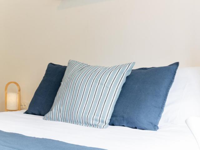 Very bright double bedroom near the Bon Pastor metro
