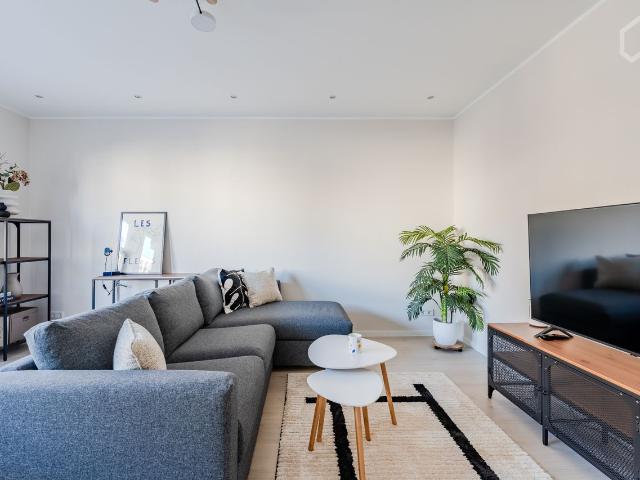 VERY BRIGHT FURNISHED APARTMENT FOR RENT IN THE IMMEDIATE VICINITY OF KURFÜRSTENDAMM, Berlin Amsterdam Apartments for Rent