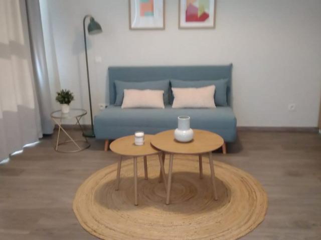 Very bright furnished studio