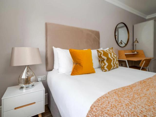 Very cool 2 bedroom apartment near Russell Square tube Has an Apartment