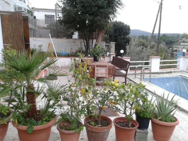 Very cool double bedroom, with a private bathroom, in Sant Cugat del Vallès