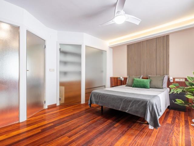 Very cool double ensuite bedroom in the centre of Alicante