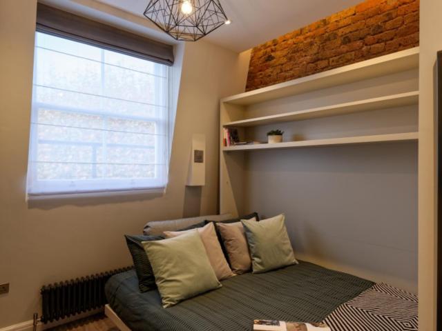 Very cool studio near Notting Hill Gate Tube Station Has an Apartment
